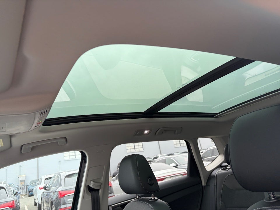 2026 Volkswagen Taos SE Black