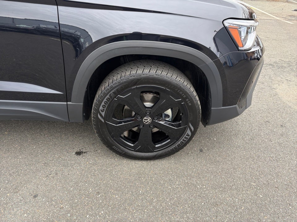 2026 Volkswagen Taos SE Black