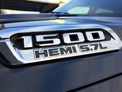 2020 RAM 1500 Laramie Crew Cab 4x4 5'7" Box