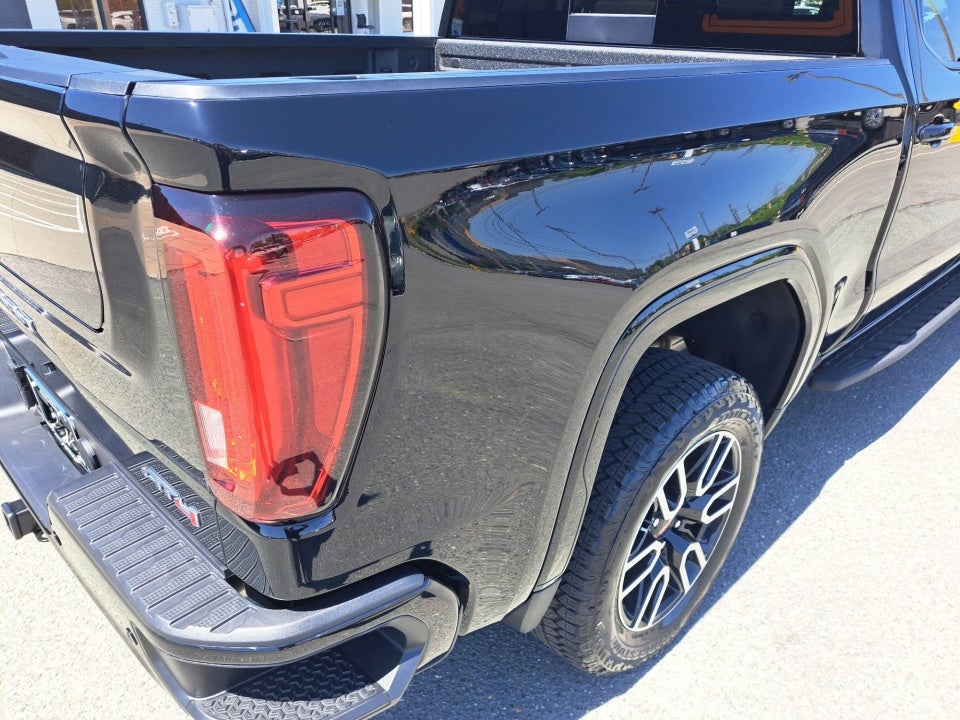 2025 GMC Sierra 1500 4WD Crew Cab Short Box AT4