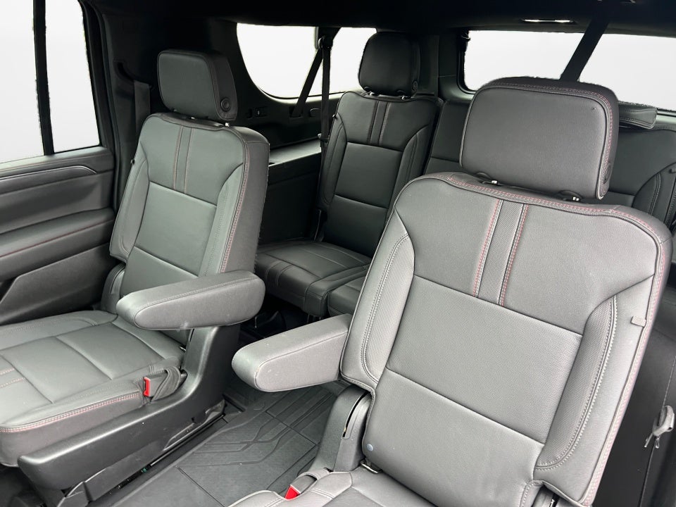 2023 Chevrolet Suburban 4WD RST